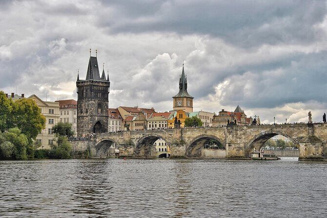 Private Transfer from Vilshofen to Prague with stop in .Krumlov or Hluboká - Who Should Consider This Transfer?