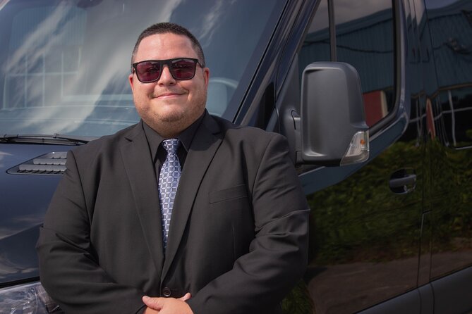 Private Transfer From YQB (Quebec) Airport to Downtown - Meeting the Chauffeur