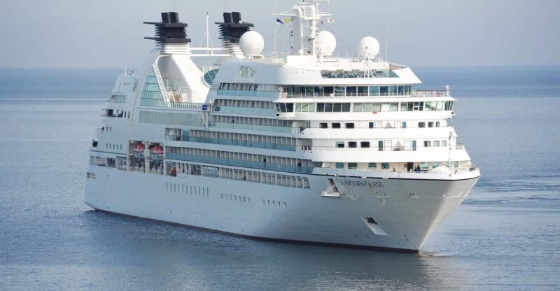 Private Transfer: Heathrow to Southampton Port + London Tour - Vehicle Options