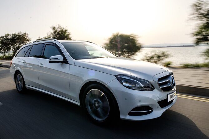 Private Transfer: Larnaca Airport to Larnaca District 1-14 pax - An In-Depth Look at the Transfer Experience