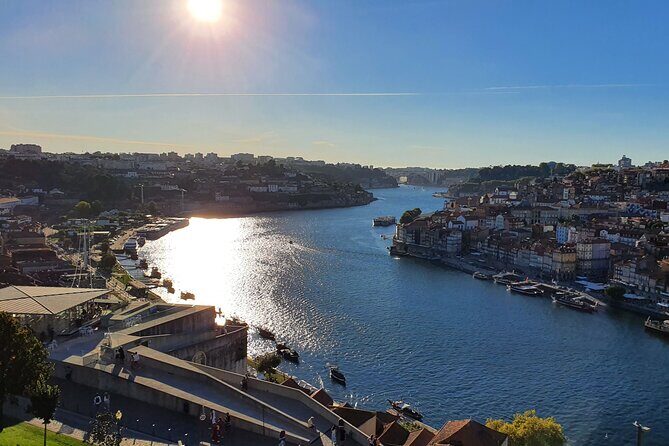 Private Transfer Porto to Lisbon with Nazaré and Óbidos Stops - Lunch and Leisure in Nazaré