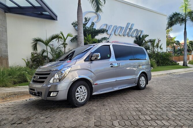 Private Transfers From Punta Cana Airport to Hotels in DR - Vehicle and Amenities