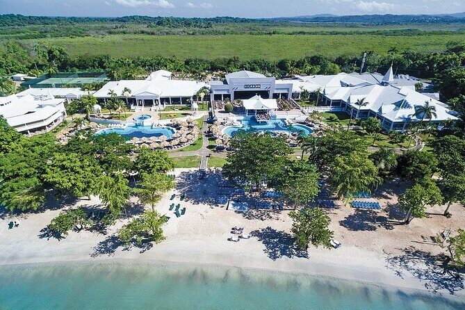 Private Transportation from Montego Bay Airport to Negril hotels - Practical Considerations and Value