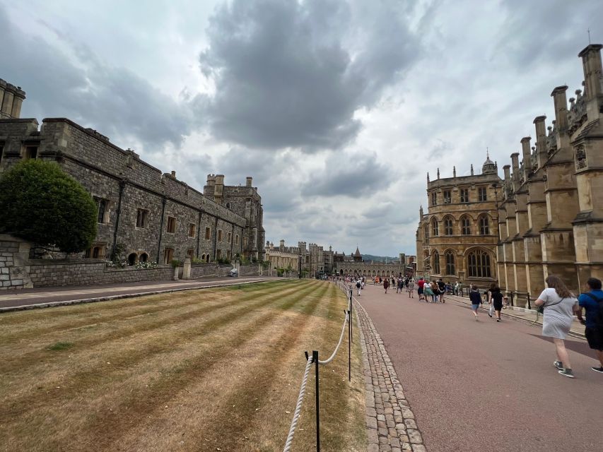Private Trip to Windsor Castle and Stonehenge - Exploring St. Georges Chapel