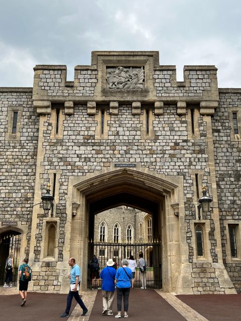 Private Trip to Windsor Castle and Stonehenge - Transport and Logistics