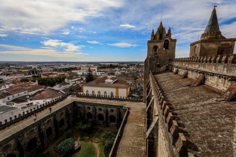Private Unforgetable Full Day Tour in Évora - Key Points