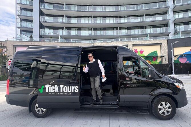 Private Vancouver to Kelowna and Wineries Day Trip - Key Points