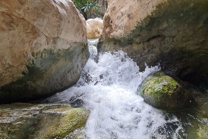 Private Wadi Tiwi - Bimmah Sinkhole - White Sand Beach - Full Day Tour - Exploring Wadi Tiwi