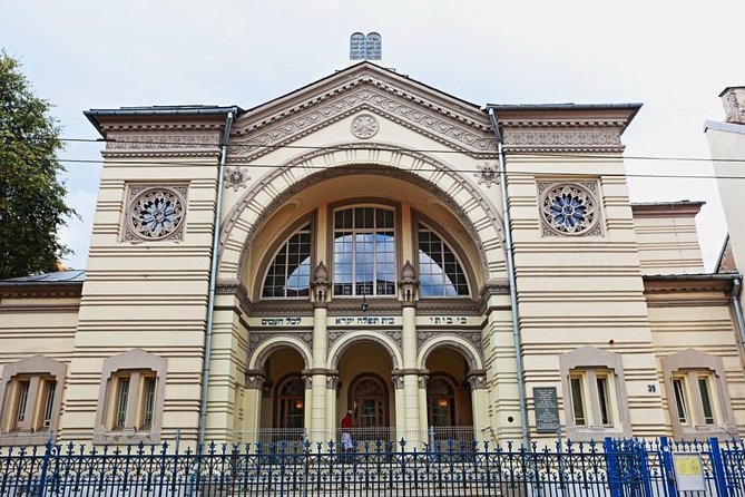 Private Walking Tour Around Jewish Vilnius | With a Local Litvak - Sum Up