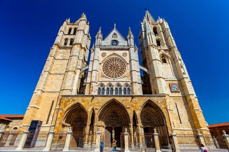 Private walking tour around León - Key Points