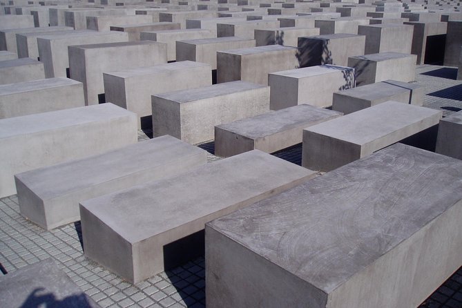 Private Walking Tour: Behind the Iron Curtain and Berlin Wall - Guided Exploration