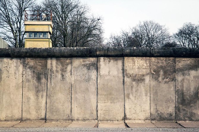 Private Walking Tour: Behind the Iron Curtain and Berlin Wall - Positive Guest Reviews