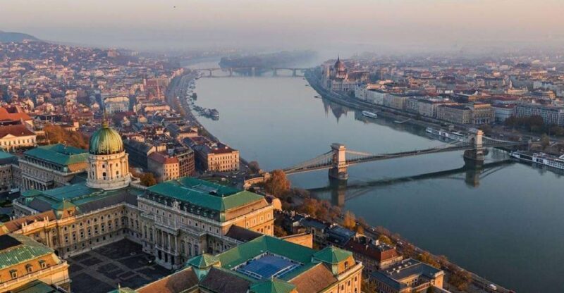 Private walking tour in Budapest in Dutch - The Value of a Private Guided Tour