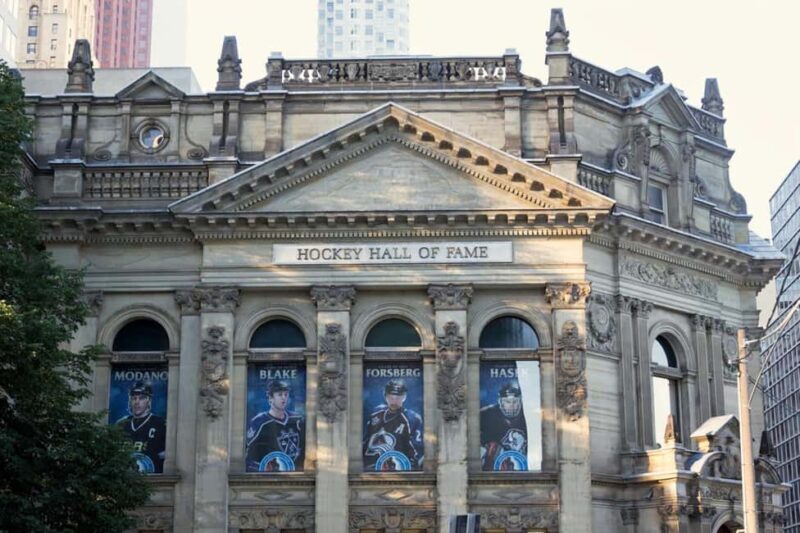 Private Walking Tour in Downtown Toronto - The CN Tower