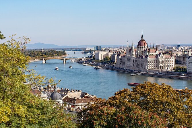 Private Walking Tour in Spanish of Budapest With Local Guide - Highlights of the Tour
