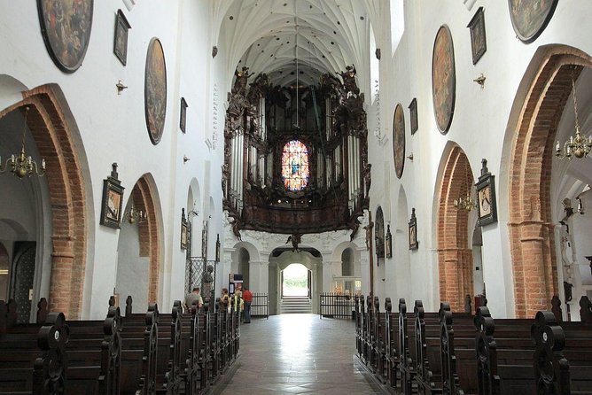 Private Walking Tour of Gdansk + Amber Museum + Malbork Castle - Pricing and Group Size