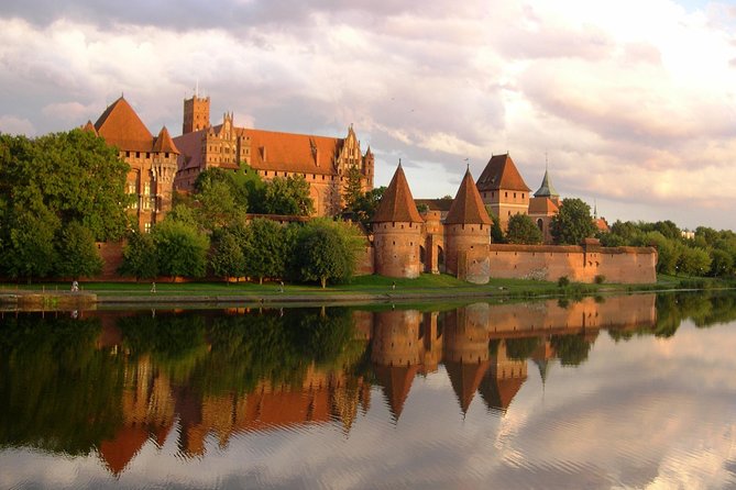 Private Walking Tour of Gdansk + Amber Museum + Malbork Castle - Important Considerations