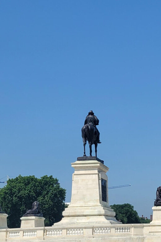 Private Washington DC Grand Tour with Changing of the Guard. - Authentic and Enthusiastic Guides