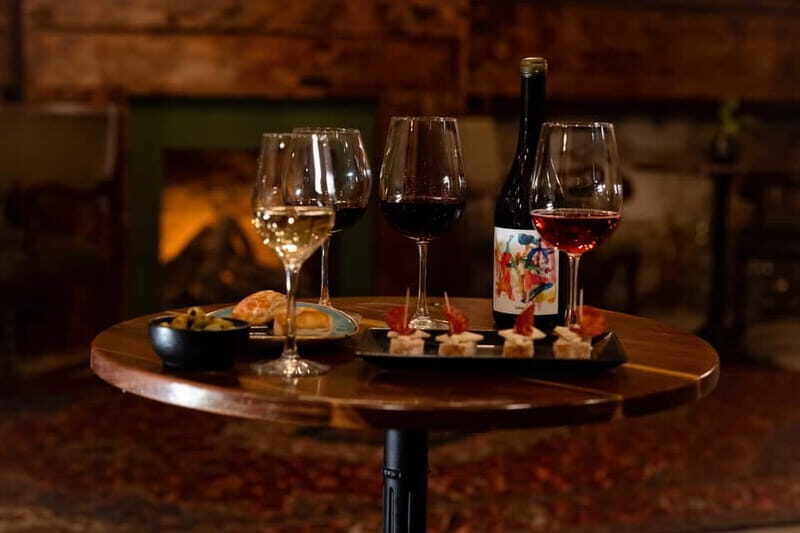 Private wine tasting event in authentic ambiance in Budapest - Key Points