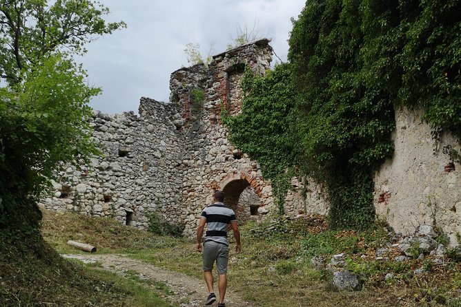 Private Wine Tour From Zagreb: Two Local Wineries & Samobor - Pricing and Inclusions