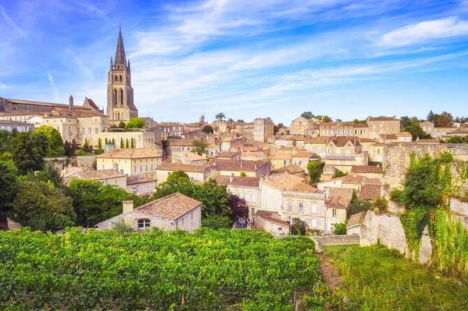 Private wine trip to Saint-Emilion aboard vintage French presidential car - Key Points