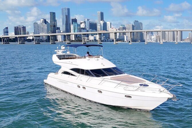 Private Yacht 60' +2 Jet Ski | + 1 Free Hour | Miami Yacht Rental - Key Points
