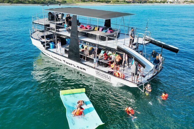 Private Yacht Charter ChicaFUN 2 Waterslides All Inclusive - What Makes This Yacht Tour Stand Out