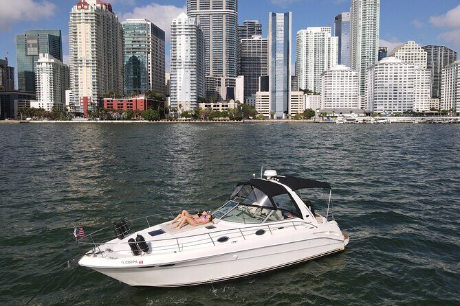 Private Yacht Rental 37Ft in Miami Up to 12 People - Key Points