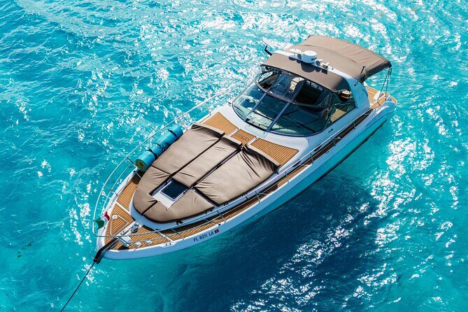 Private Yacht Rental Cancun Up to 15 passengers Isla Mujeres - Key Points
