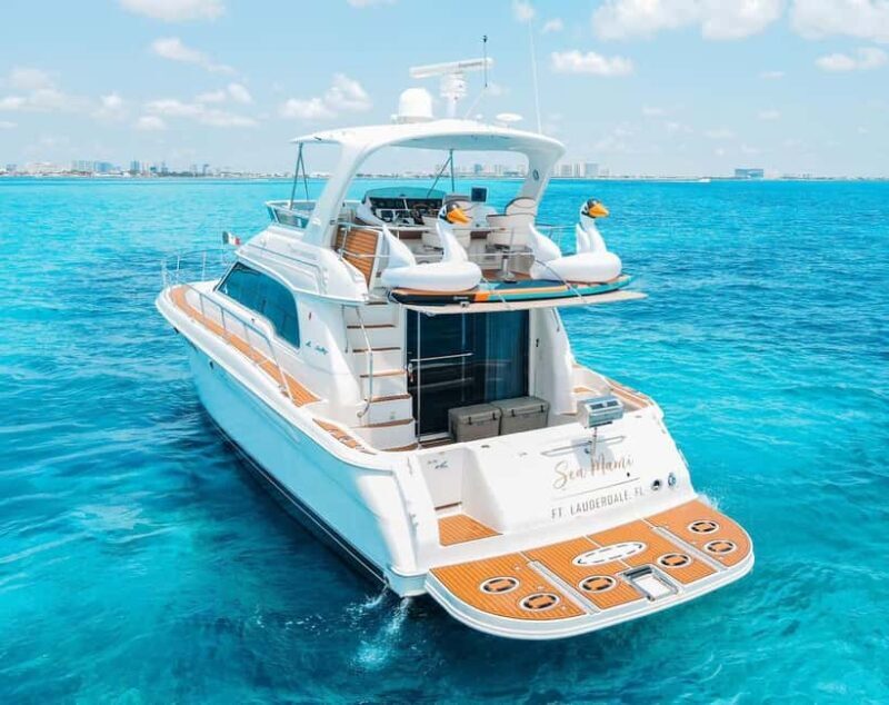 Private yacht ride in Cancun - The Experience in Practice: Pros and Cons