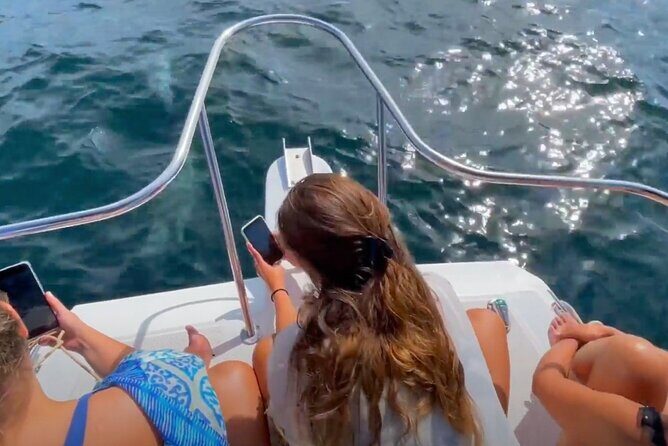 Private Yacht, Sightseeing, Snorkeling and Private beaches - Who Should Consider This Tour?