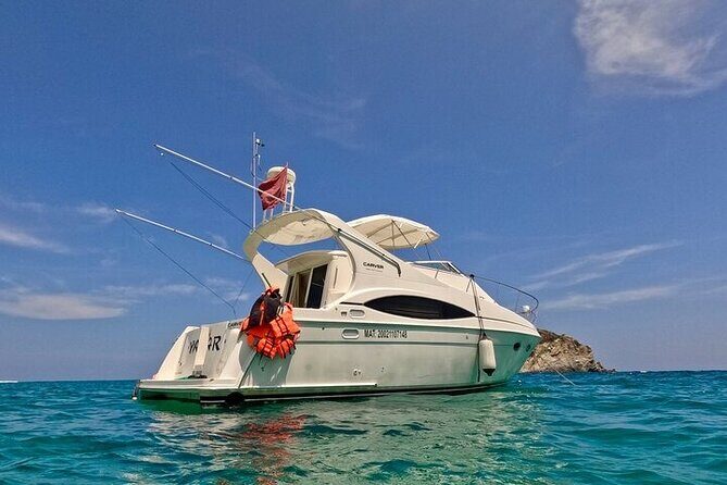 Private Yacht Tour of the Bays of Huatulco - An Introduction to the Tour Experience