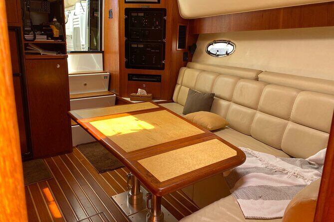 Private Yacht tour on Tahiti or Moorea lagoon - An In-depth Look at the Yacht Tour Experience