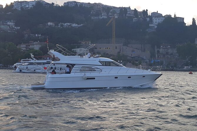 Private Yacht Voyage With Drinks & Snacks Review - Personalized Service Highlights