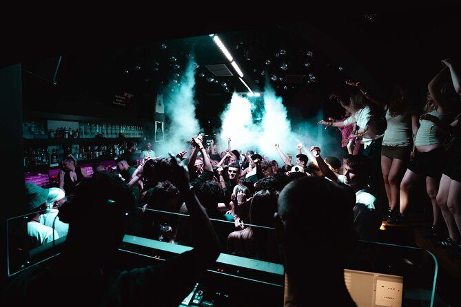 Pub Crawl in Cyclades - Who Will Love This Tour?