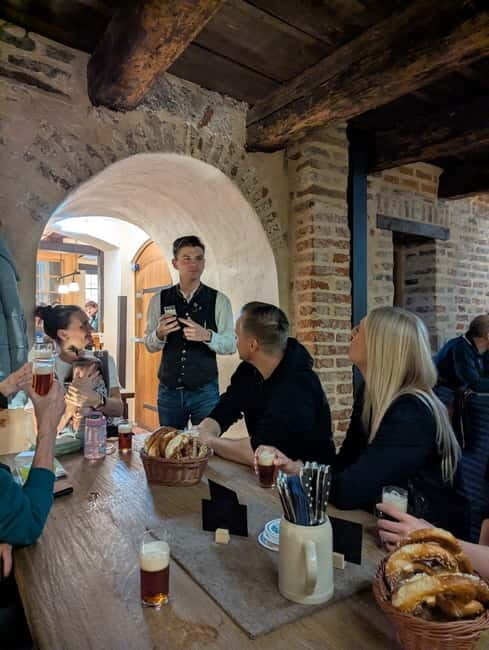 Pub crawl incl. Oktoberfest museum guided tour with beer tasting (private) - Key Points