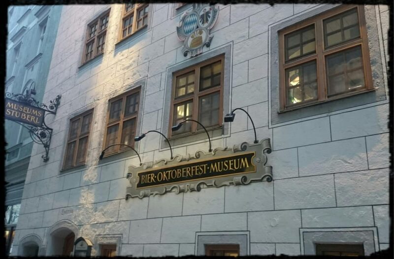 Pub crawl incl. Oktoberfest museum guided tour with beer tasting (private) - Key Points