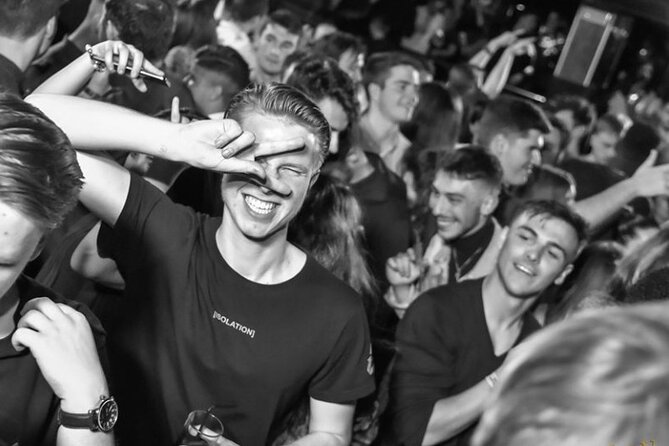 Pub Crawl Madrid - Dress Code and Accessibility