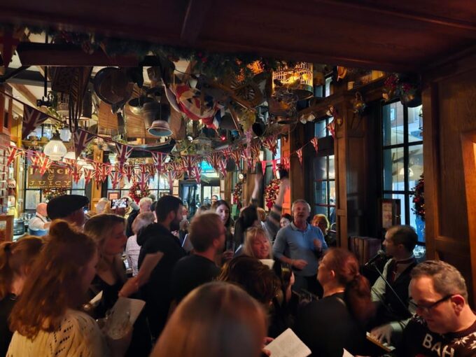 Pub Crawl & Sing-along Experience - Meeting Point and Tips