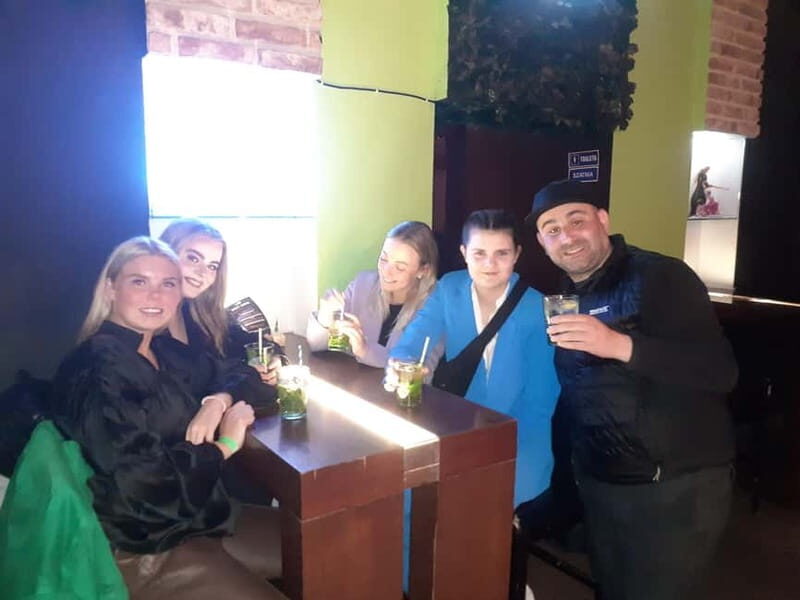 Pub Crawl with 1 hour open bar and 3 VIP clubs - Authenticity and Experience