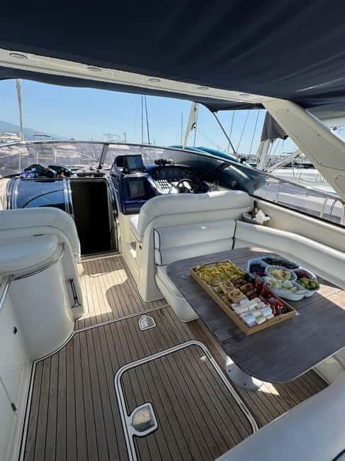 Puerto Banus: Private Luxury Yacht Charter - A Closer Look at the Yacht Experience