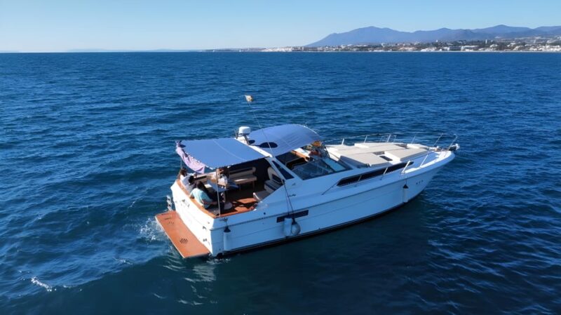 PUERTO BANUS: YACHT RENTAL FOR GROUP 1H - Key Points