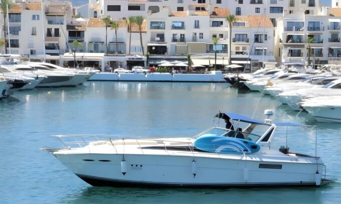PUERTO BANUS: YACHT RENTAL FOR GROUP 1H - Meeting Point and Logistics