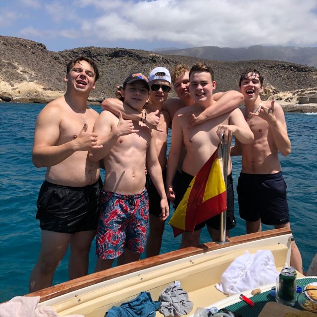 Puerto Colón: Coastal Boat Cruise With Swimming and Snacks - Meeting Point and Accessibility