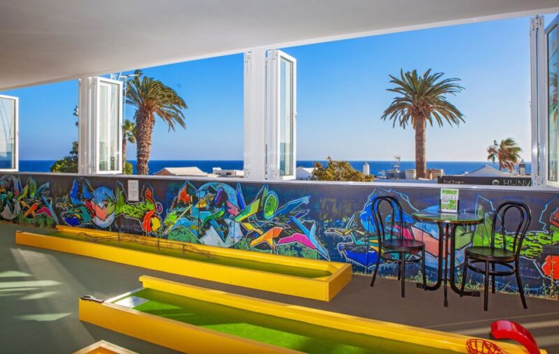Puerto Del Carmen: Indoor 18 Hole Crazy Mini Golf Experience - Inclusions and Amenities