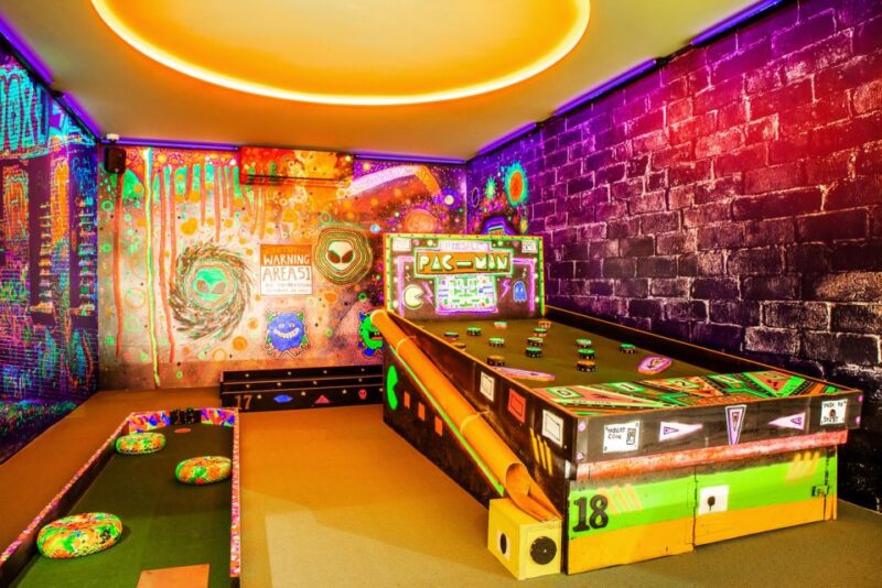 Puerto Del Carmen: Indoor 18 Hole Crazy Mini Golf Experience - Suitable for All Ages