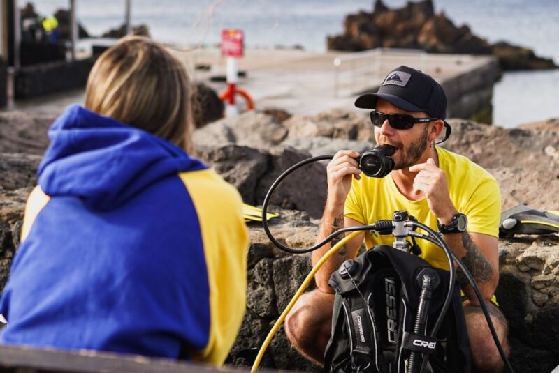 Puerto Del Carmen: Try Scuba Diving With 2 Dives and Photos - Safety Briefing and Equipment
