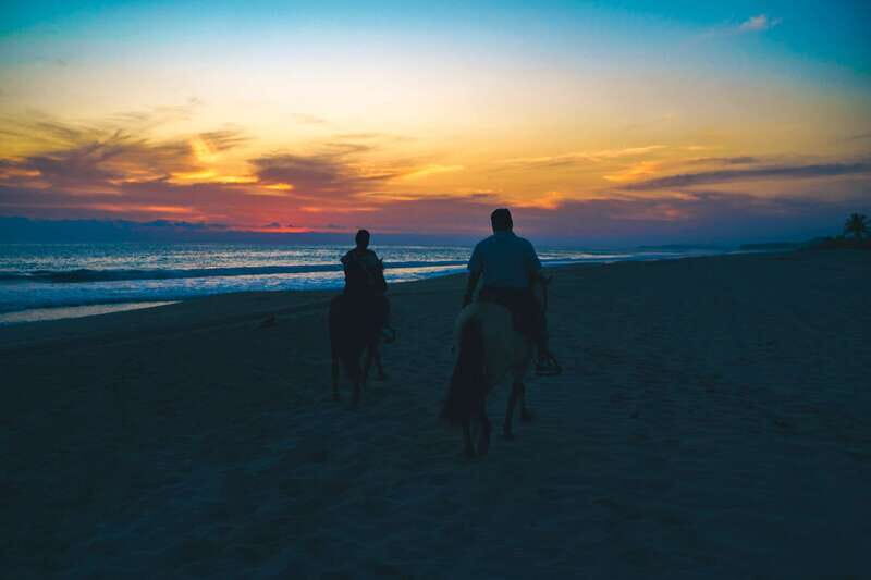 Puerto Escondido: Sunset Horse Back Riding Tour - The Guides and the Group