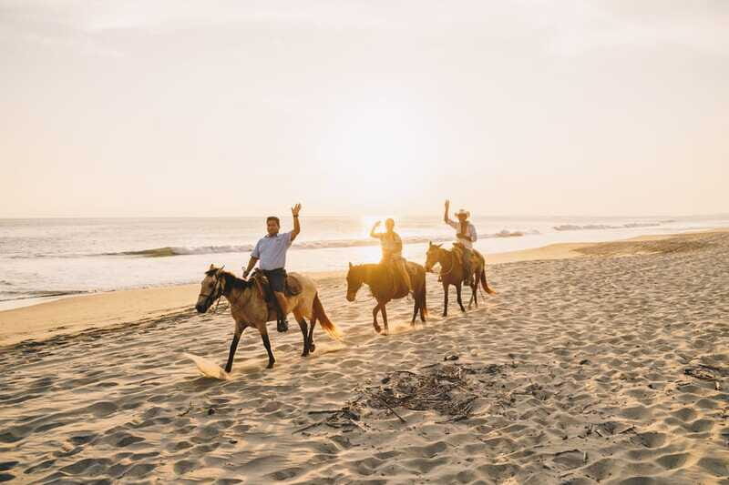 Puerto Escondido: Sunset Horse Back Riding Tour - Authentic Experiences and Authenticity