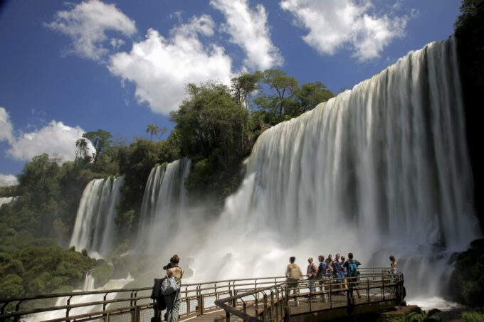 Puerto Iguazú Combo: Iguazu Falls 2 Day Tours + Transfers - Additional Activities in Puerto Iguazú